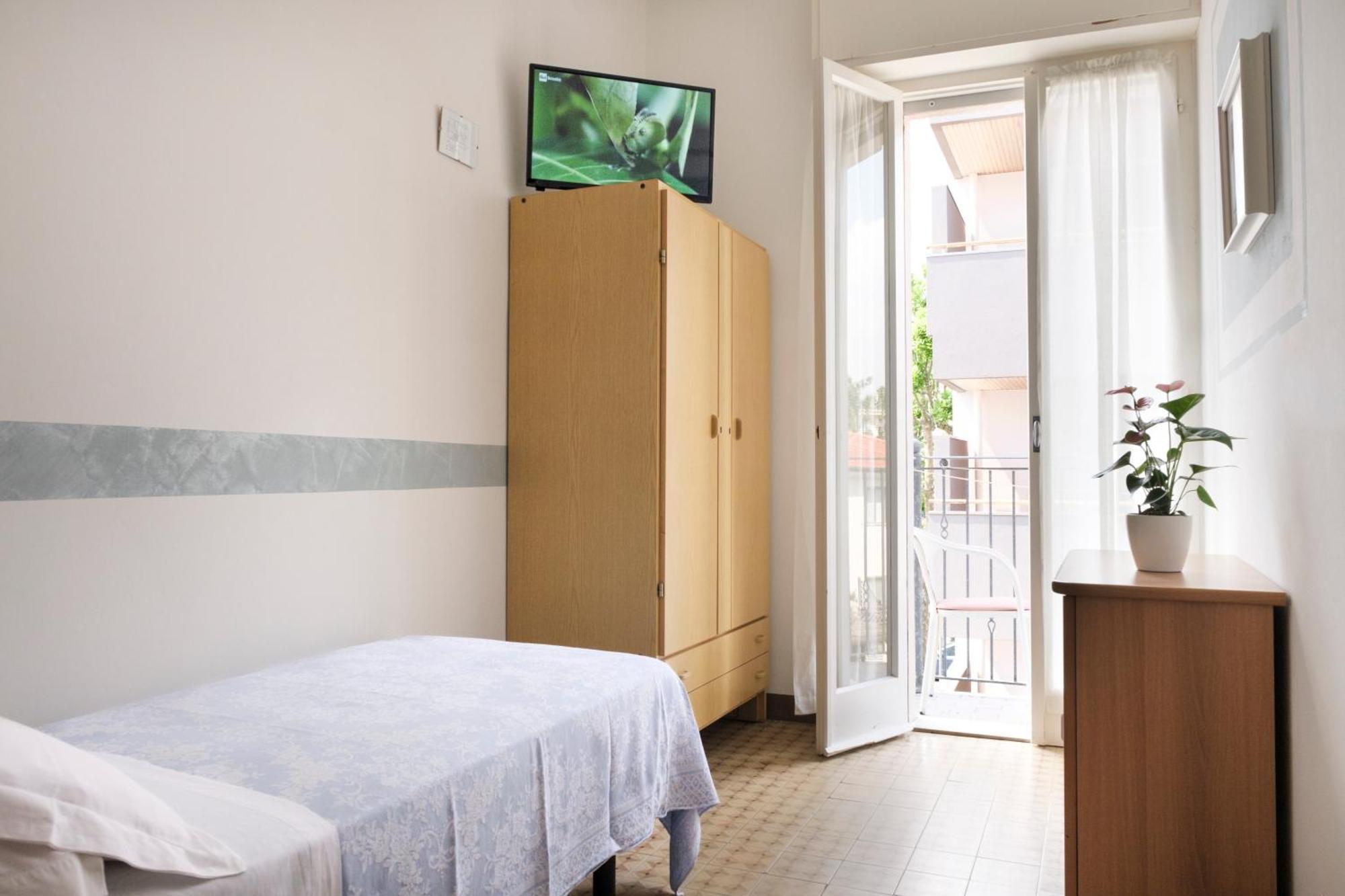 Hotel Cheri Rimini Exterior photo